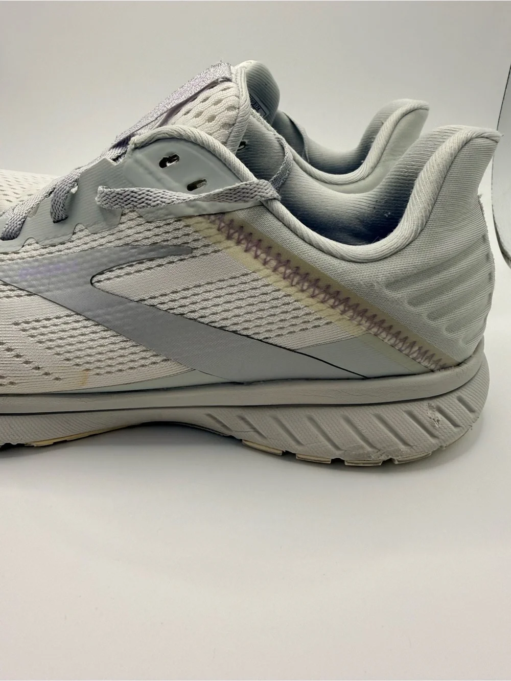 BROOKS Anthem 5 Women’s White‎ Purple Running Walking Athletic Shoes Size 8.5